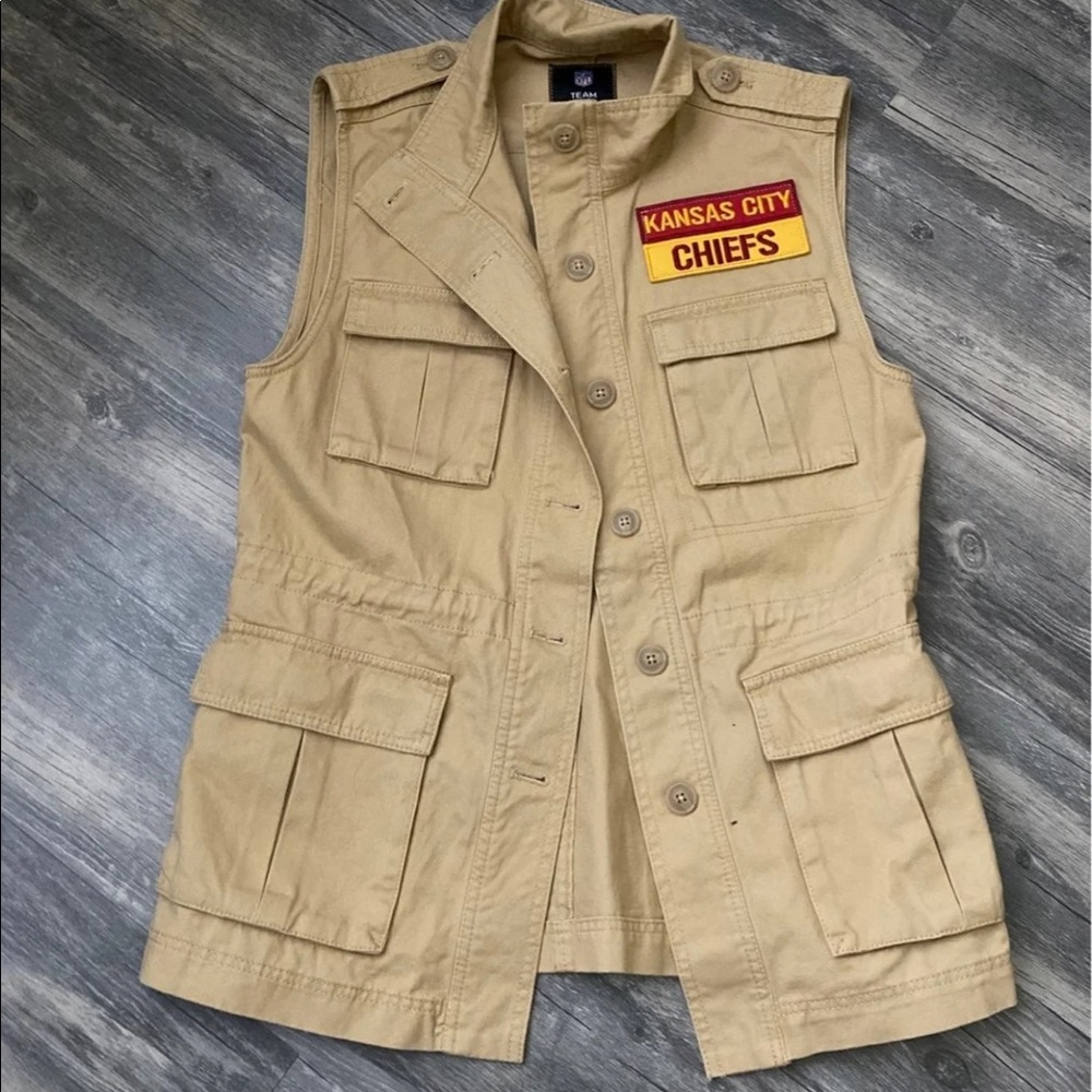 Kansas City chiefs sideline military vest